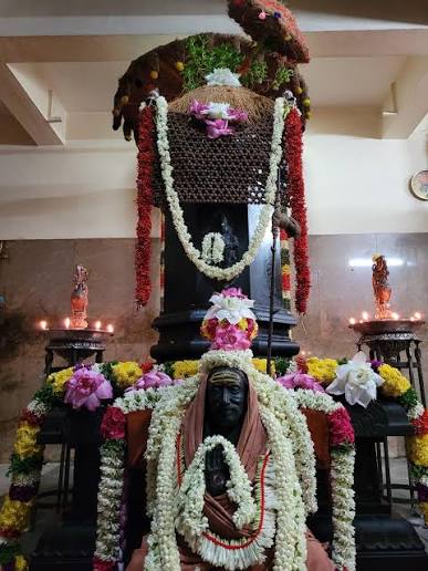 ஸ்ரீ ஸ்ரீ ஸ்ரீ மஹா பெரியவாள் வாயாரப் புகழ்ந்து மதித்த குலம், நமது குலம்